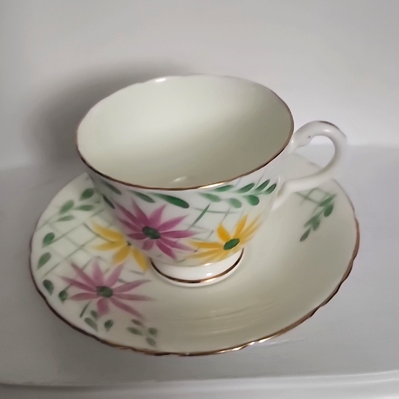 Delphine Tea cup and saucer England Fine bone china Pink & yellow flowers green - Picture 4 of 7